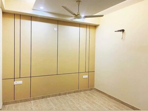 Room in 3 BHK Builder Floor at Sector 4 – for Rent