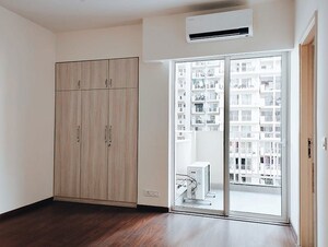 Room in 2.5 BHK Apartment at Sector 68 – for Rent