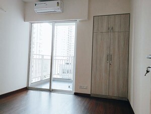 Room in 2.5 BHK Apartment at Sector 68 – for Rent