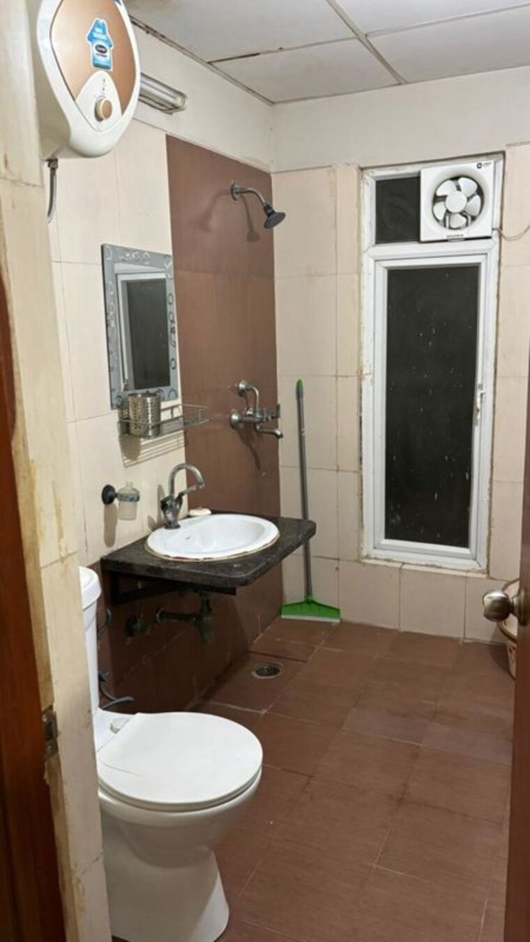 Bathroom, h-r-buildcon-elite-homz 2.5 Bedroom 1255 Sq.Ft. Apartment In Sector 77 Noida 10464174