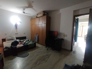 Living Room in 2.5 BHK Builder Floor at Sector 42 – for Rent
