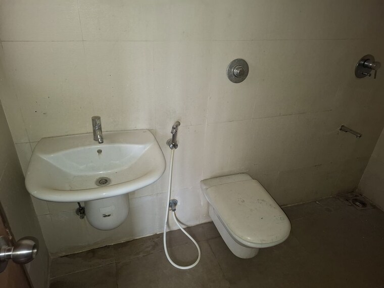 Bathroom, lodha-casa-bella 2.5 Bedroom 800 Sq.Ft. Apartment In Dombivli East Thane 10464184
