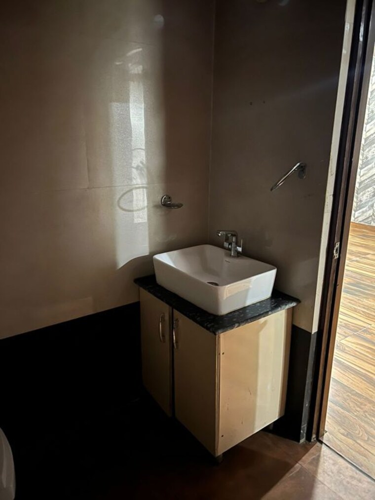Bathroom, phase 4 3 Bedroom 1000 Sq.Ft. Builder Floor In Phase 4 Mohali 10464191
