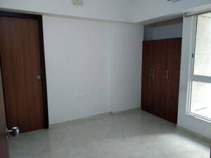 Room in 1 BHK Apartment at Lodha Amara, Kolshet Road – for Rent