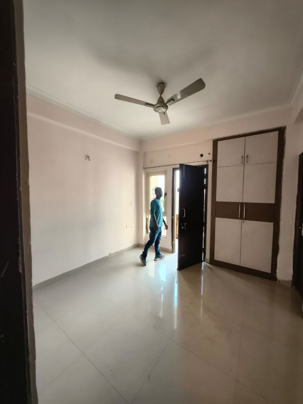 2 BHK 1050 Sq.Ft. Apartment in AWHO 8B