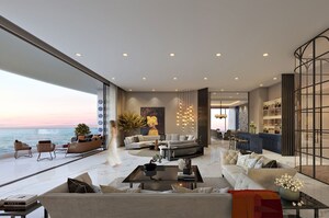 Living Room in 6+ BHK Apartment at Tapovan CHS, Santacruz West – for Sale