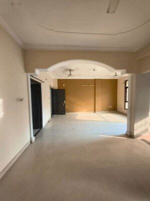 Room in 3 BHK Apartment at Raj Surya Greens, Raebareli Road – for Rent