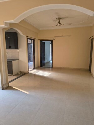 Room in 3 BHK Apartment at Raj Surya Greens, Raebareli Road – for Rent