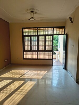 Room in 3 BHK Apartment at Raj Surya Greens, Raebareli Road – for Rent