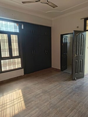 Room in 3 BHK Apartment at Raj Surya Greens, Raebareli Road – for Rent