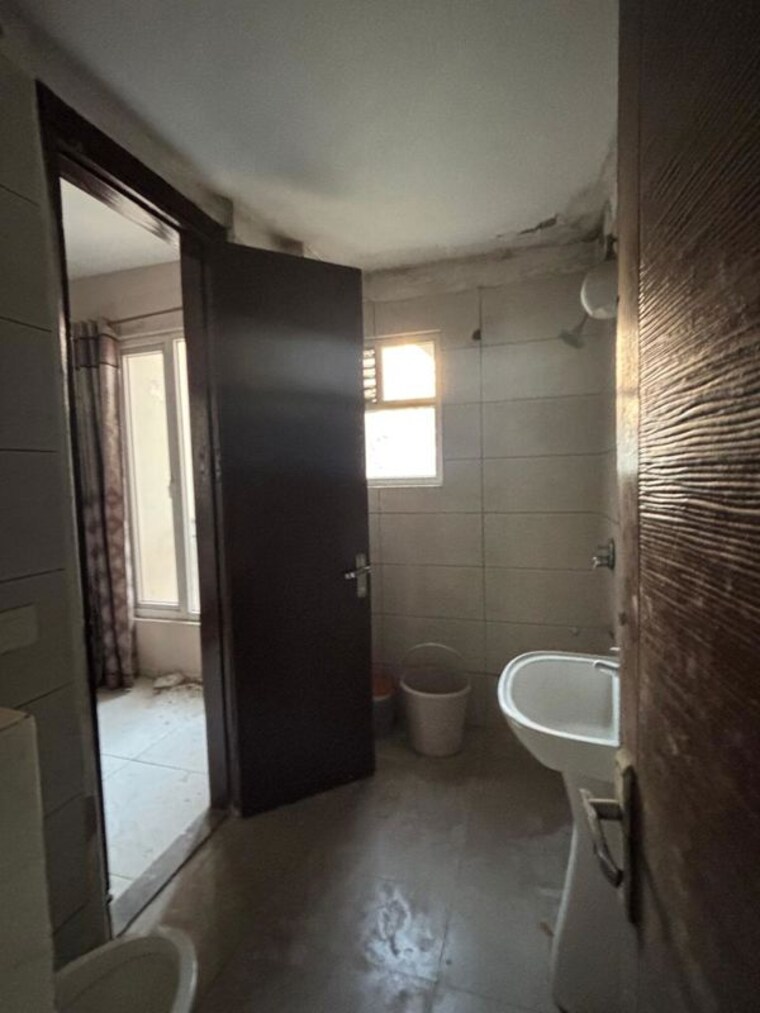 Bathroom, motiaz-royal-citi 3 Bedroom 1910 Sq.Ft. Apartment In Ambala Highway Zirakpur 10464296