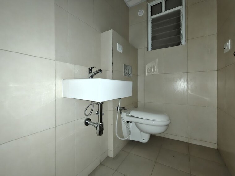 Bathroom, godrej-emerald 3 Bedroom 1044 Sq.Ft. Apartment In Ghodbunder Road Thane 10464303