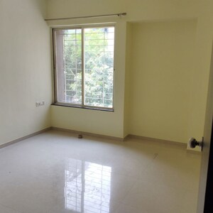 Room in 2 BHK Apartment at Kamgar Putala Vasahat – for Rent