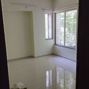 Room in 2 BHK Apartment at Kamgar Putala Vasahat – for Rent