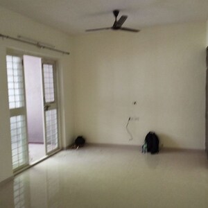 Room in 2 BHK Apartment at Kamgar Putala Vasahat – for Rent