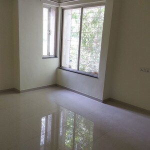 Room in 2 BHK Apartment at Kamgar Putala Vasahat – for Rent
