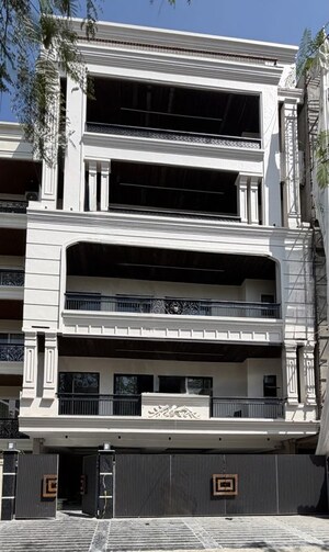 4 BHK Builder Floor For Sale in Emaar Emerald Floors, Sector 65