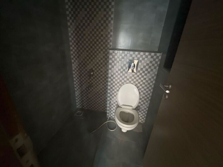 Bathroom, the-wadhwa-the-address 2 Bedroom 649 Sq.Ft. Apartment In Ghatkopar West Mumbai 10464305