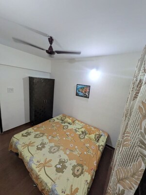 Bedroom in 3 BHK Apartment at Kamgar Putala Vasahat – for Rent
