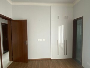 Room in 3.5 BHK Apartment at Central Park Flower Valley Aqua Front Towers, Sohna Sector 33 – for Rent