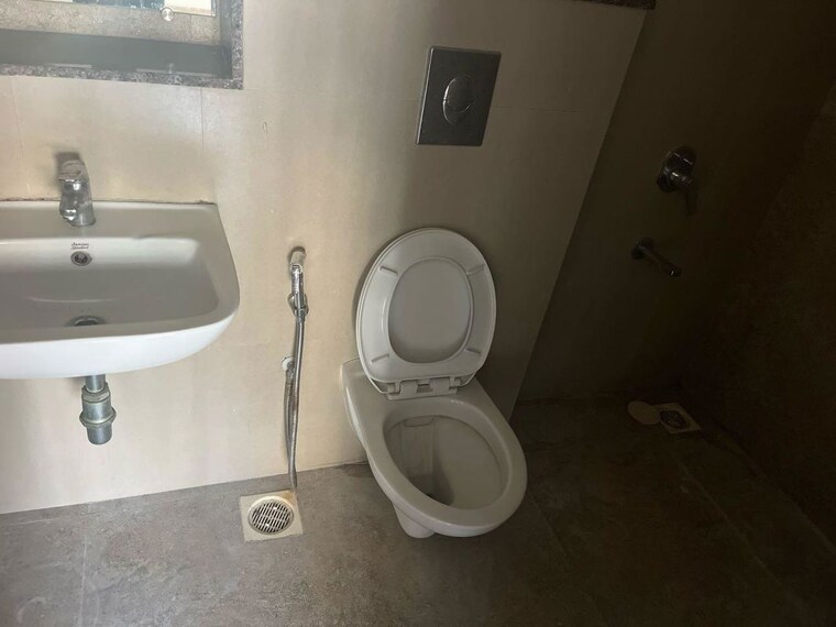 Bathroom, the-wadhwa-the-address 2 Bedroom 649 Sq.Ft. Apartment In Ghatkopar West Mumbai 10464318