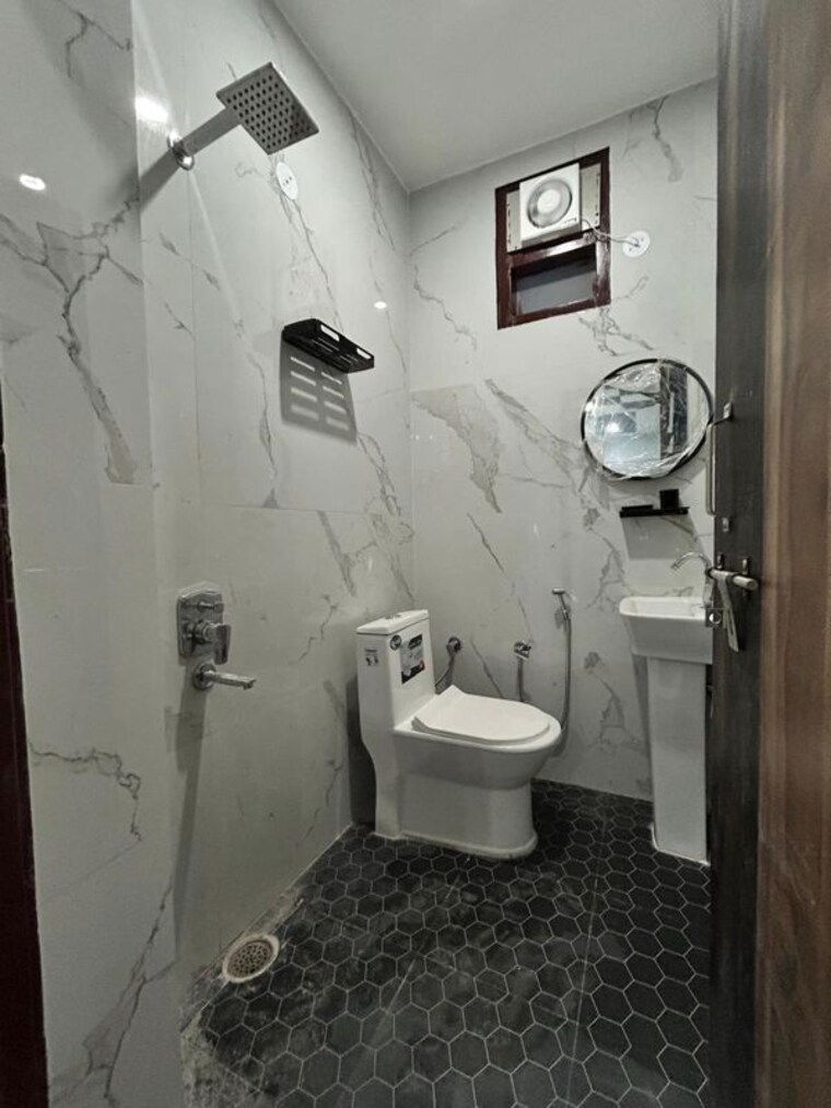 Bathroom, sector 23 2 Bedroom 1200 Sq.Ft. Villa In Sector 23 Gurgaon 10464335