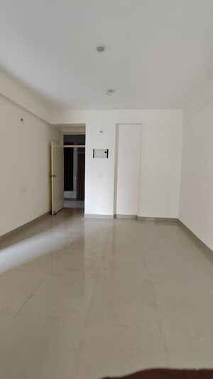 Room in 3 BHK Apartment at S3 Green Avenue, Sector 85 – for Sale
