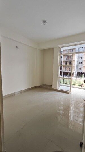 Room in 3 BHK Apartment at S3 Green Avenue, Sector 85 – for Sale