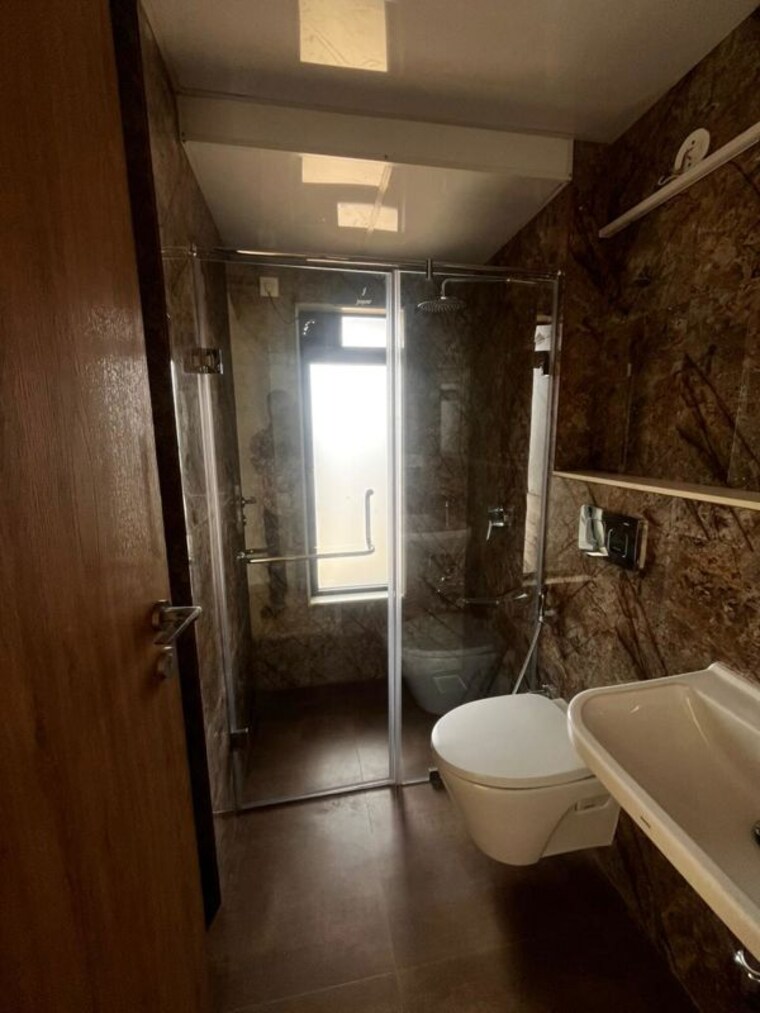 Bathroom, dosti-eastern-bay-phase-3 3.5 Bedroom 1155 Sq.Ft. Apartment In Wadala Mumbai 10464357
