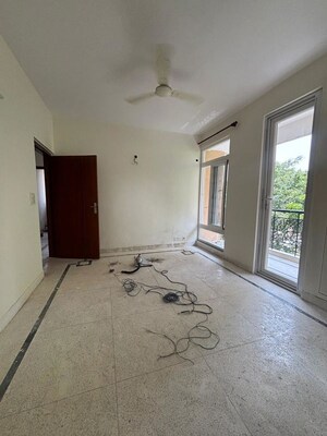 Room in 3.5 BHK Apartment at Dwarka – for Rent