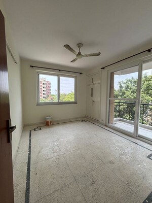 Room in 3.5 BHK Apartment at Dwarka – for Rent