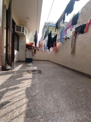 Parking in 3 BHK Builder Floor at Sector 52 – for Sale
