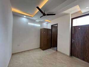 Room in 1 BHK Builder Floor at Saket – for Rent