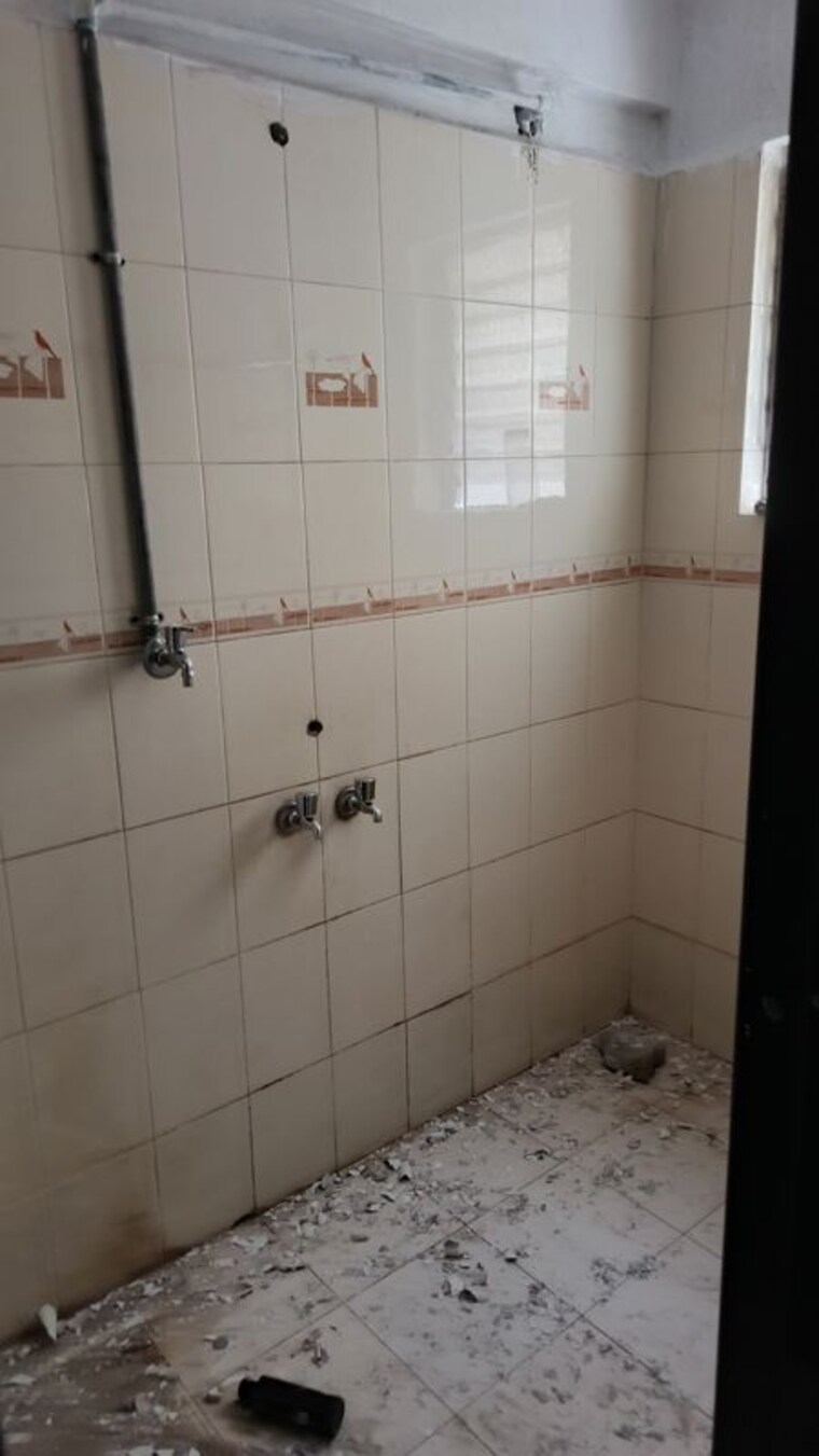 Bathroom, onkar-park-apartment 1 Bedroom 550 Sq.Ft. Apartment In Dhankawadi Pune 10464405