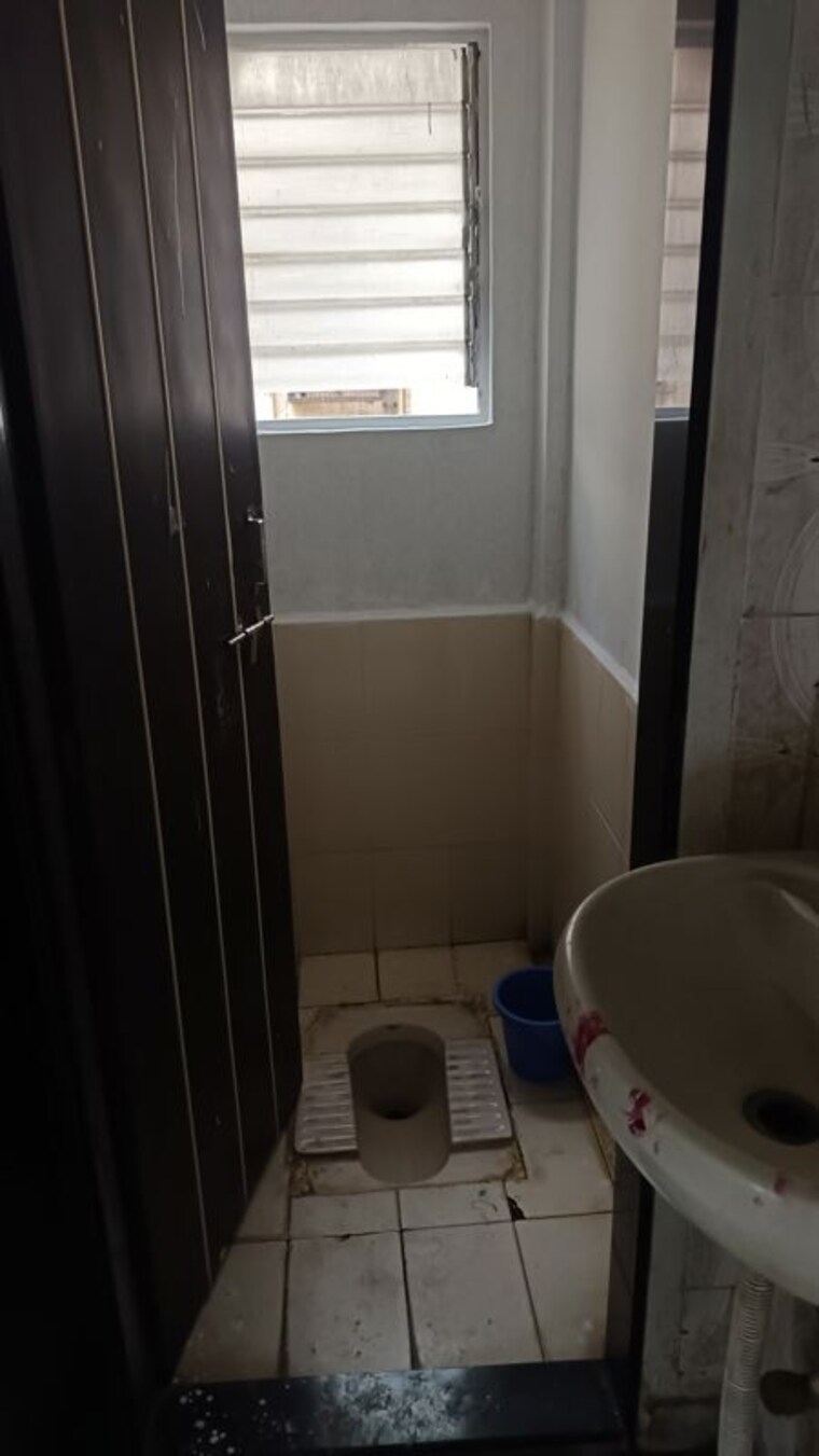 Bathroom, onkar-park-apartment 1 Bedroom 550 Sq.Ft. Apartment In Dhankawadi Pune 10464405