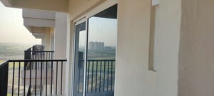 Room in 2 BHK Apartment at Gaur Yamuna City 16th Park View, Gaur Yamuna City – for Sale