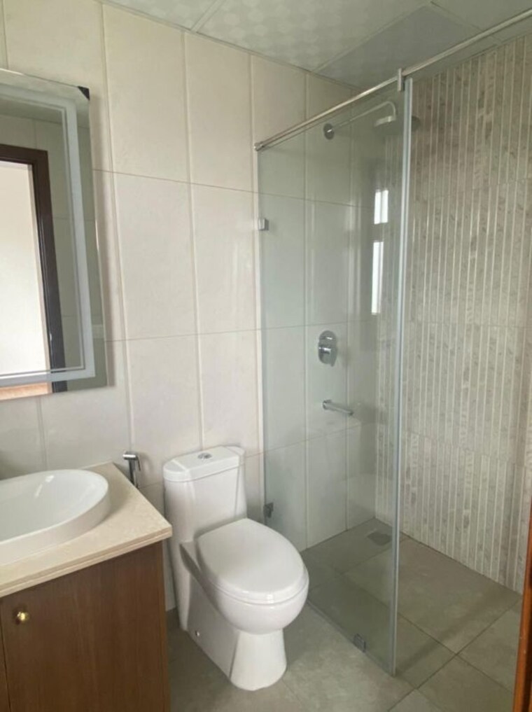 Bathroom, central-park-flower-valley-aqua-front-towers 3 Bedroom 1789 Sq.Ft. Apartment In Sohna Sector 33 Gurgaon 10464445