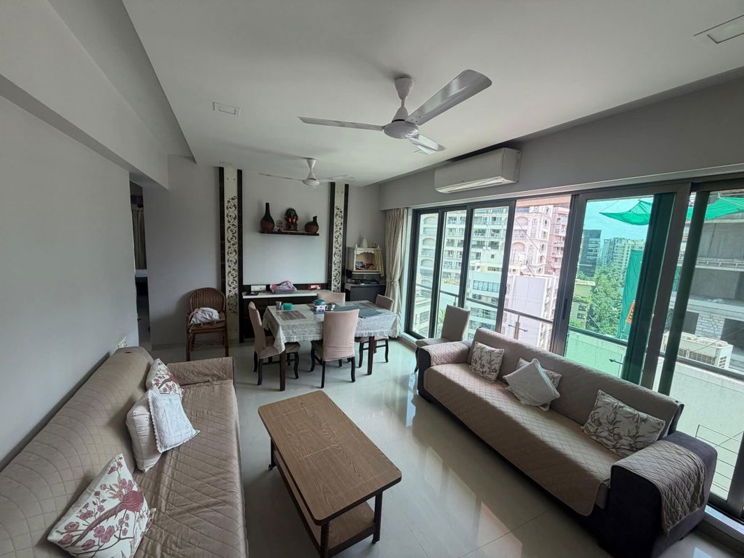 2 BHK 800 Sq.Ft. Apartment in Hill Road CHS