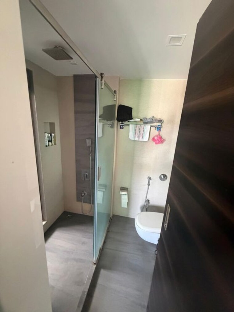 Bathroom, hill-road-chs 2 Bedroom 800 Sq.Ft. Apartment In Bandra West Mumbai 10464413
