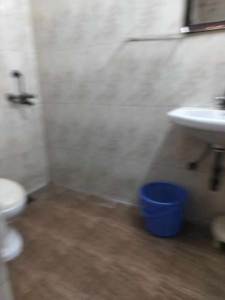 Washroom, arun-vihar 1 RK 200 Sq.Ft. Apartment In Sector 29 Noida 10464451