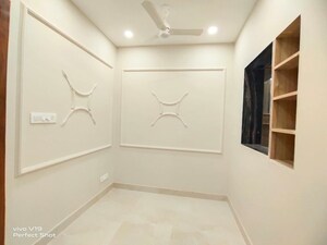 Furnished Amenities in 3 BHK Builder Floor at East Of Kailash – for Rent