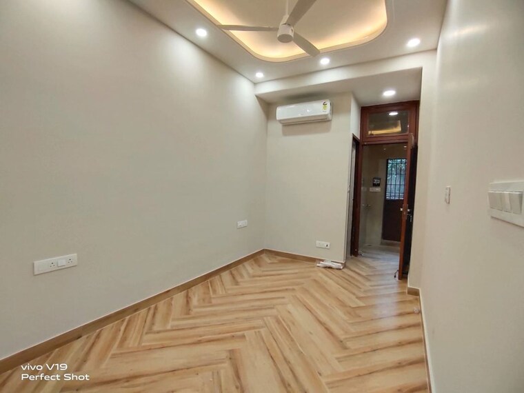 Room, east of kailash 3 Bedroom 125 Sq.Yd. Builder Floor In East Of Kailash Delhi 10464457