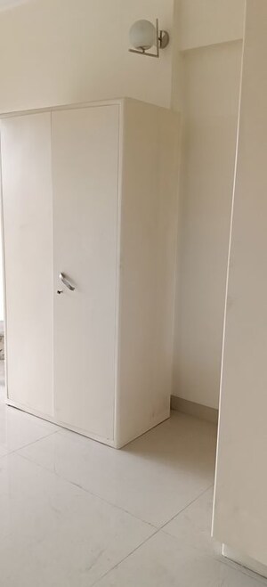 Room in 2 BHK Apartment at K Raheja Raheja Residency, Malad East – for Rent