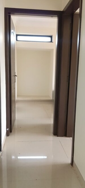 Room in 2 BHK Apartment at K Raheja Raheja Residency, Malad East – for Rent