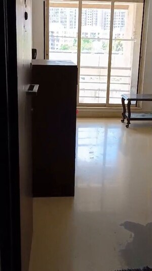 Room in 2 BHK Apartment at Puranik Capitol, Ghodbunder Road – for Rent