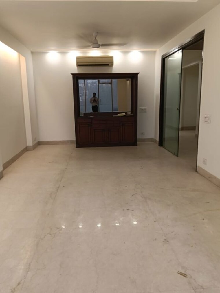 Room, greater kailash i 4 Bedroom 2500 Sq.Ft. Builder Floor In Greater Kailash I Delhi 10464527