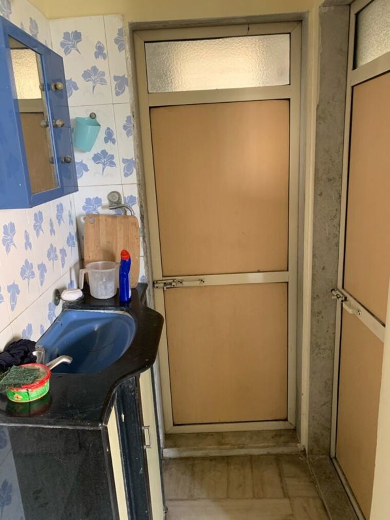 Bathroom, lok-yamuna 1 Bedroom 500 Sq.Ft. Apartment In Andheri East Mumbai 10464536