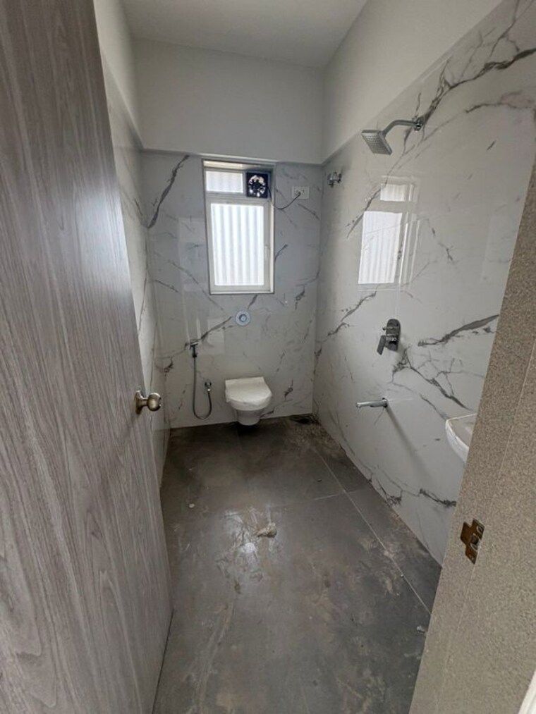 Bathroom, adarsh-sapna-building 2 Bedroom 700 Sq.Ft. Apartment In Chembur Mumbai 10464537