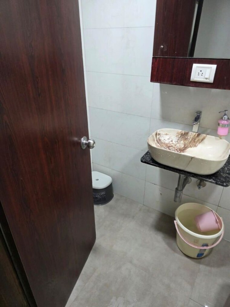 Bathroom, ng-complex 2 Bedroom 700 Sq.Ft. Apartment In Andheri East Mumbai 10464553