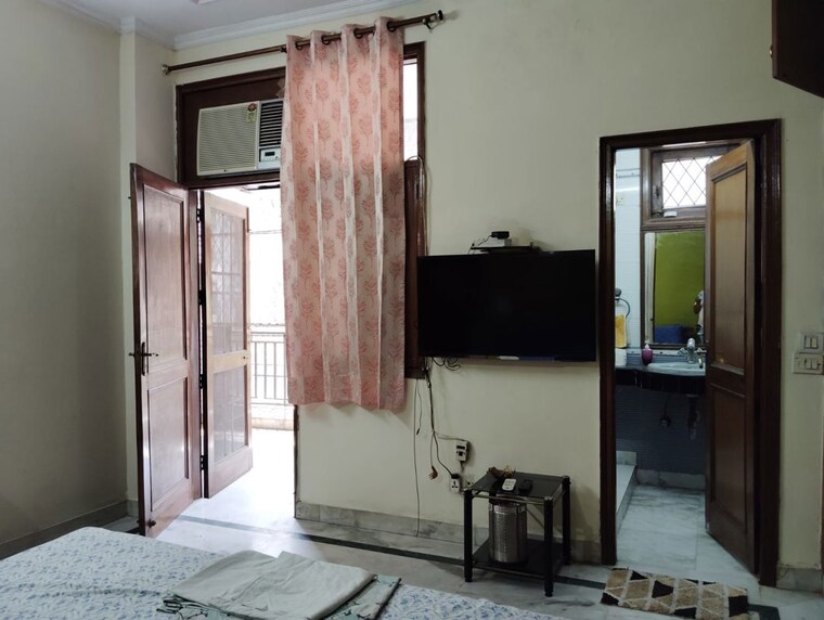 Bedroom, kalkaji 3 Bedroom 1800 Sq.Ft. Builder Floor In Kalkaji Delhi 10464578